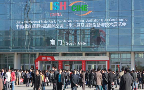 安邦集團參加中國（北京）國際供熱通風空調、衛(wèi)生潔具及城建設備與技術展會現(xiàn)場(圖1)